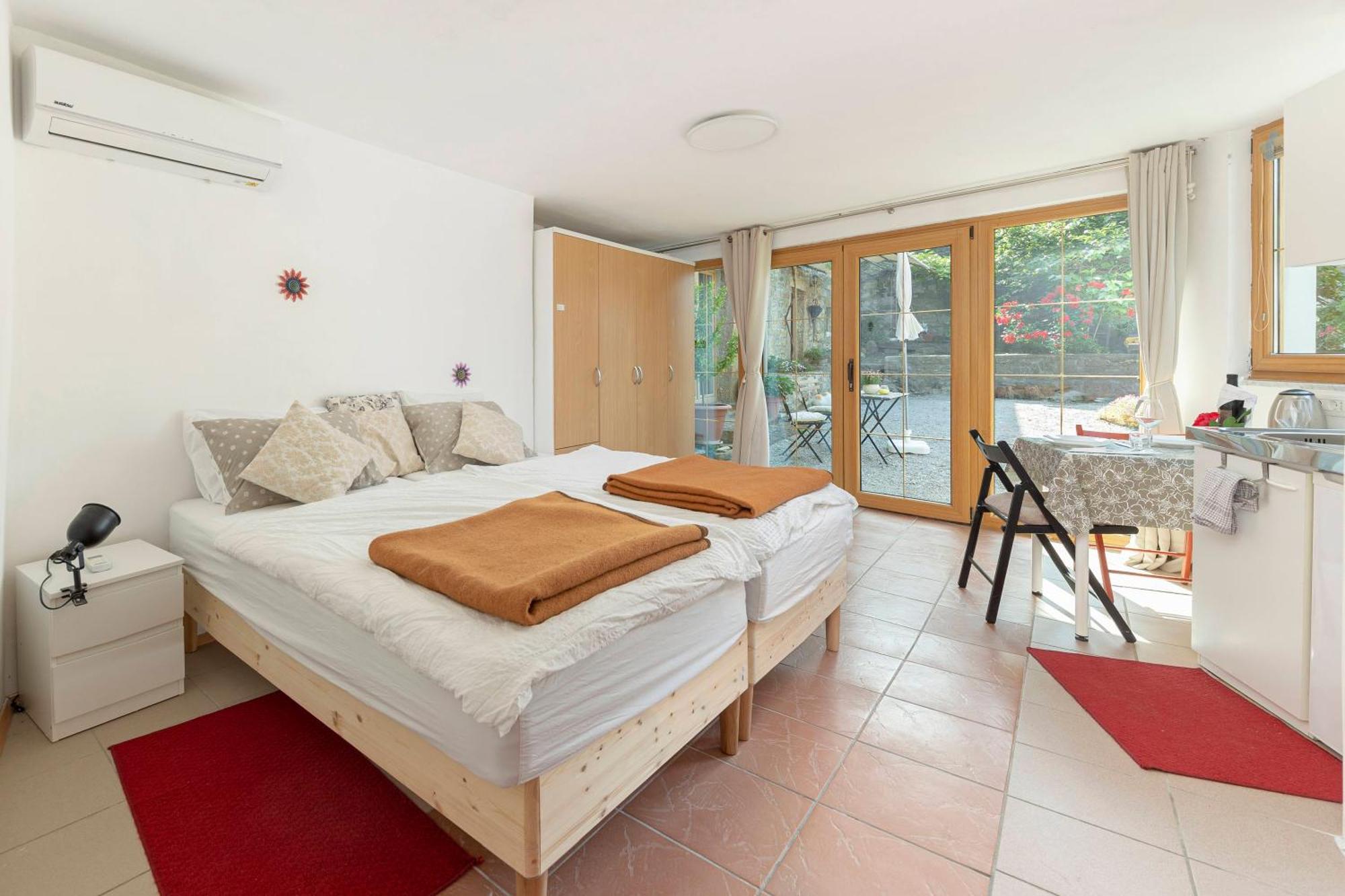 Under The Rock House In Osp With Hot Tub Apartment Екстериор снимка