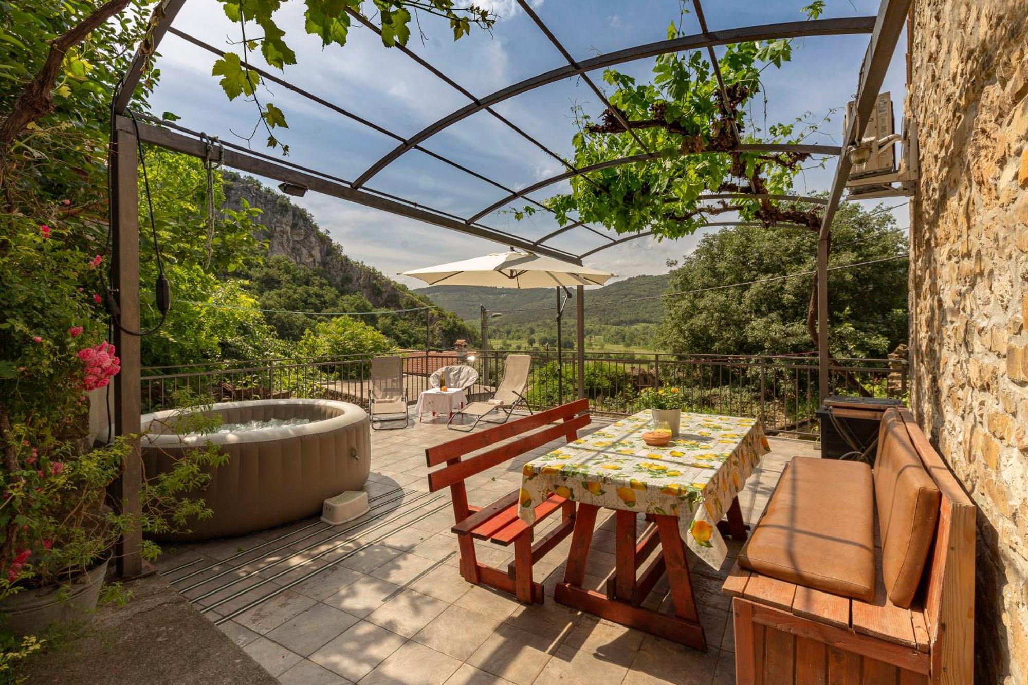 Under The Rock House In Osp With Hot Tub Apartment Екстериор снимка